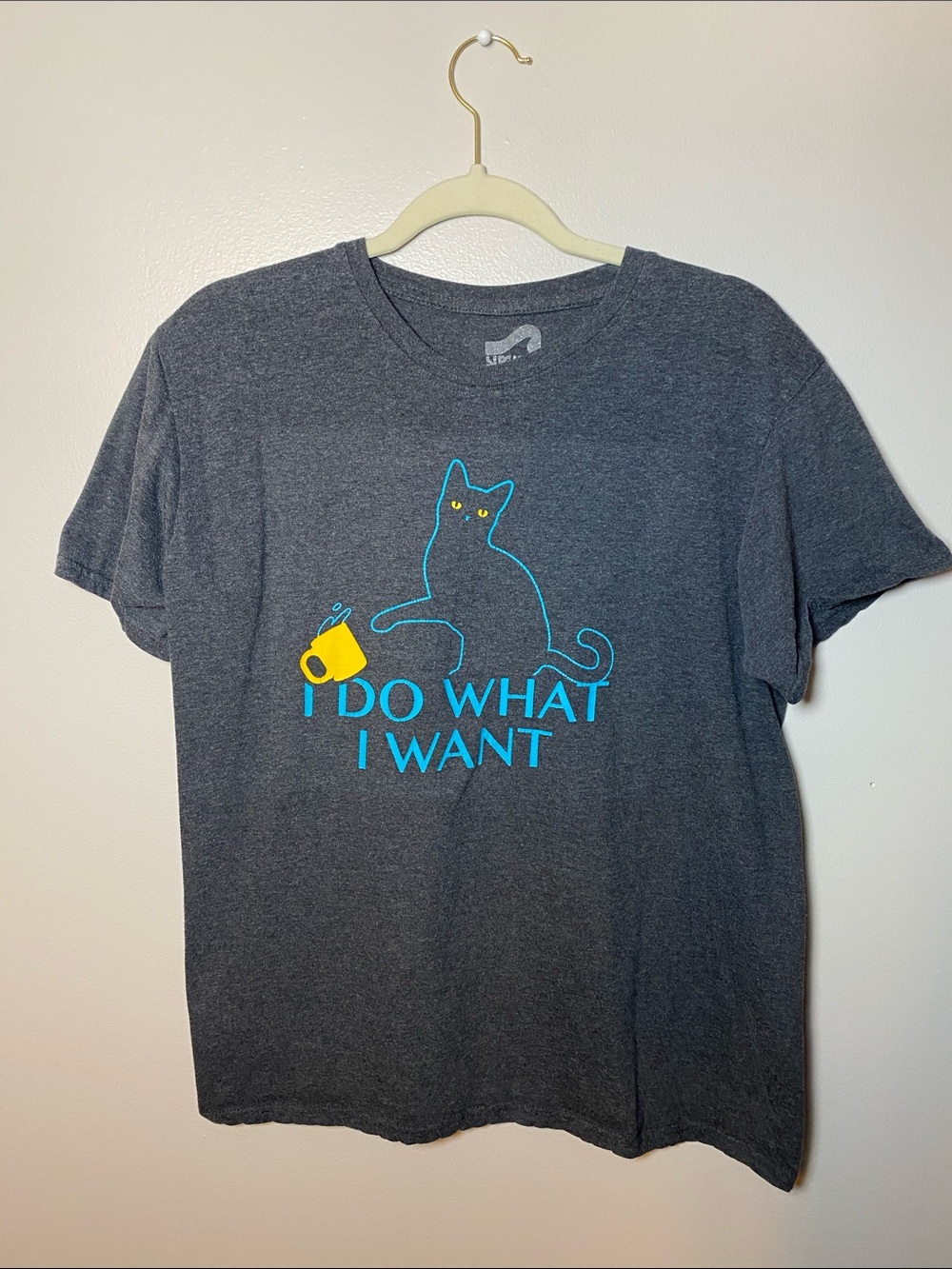Surf Style Gray Cat Graphic Tee - 'I Do What I Want' Medium